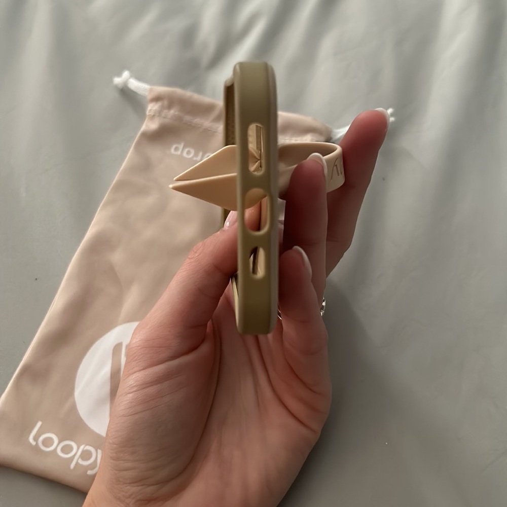 Loopy Case - Picture 5 of 5